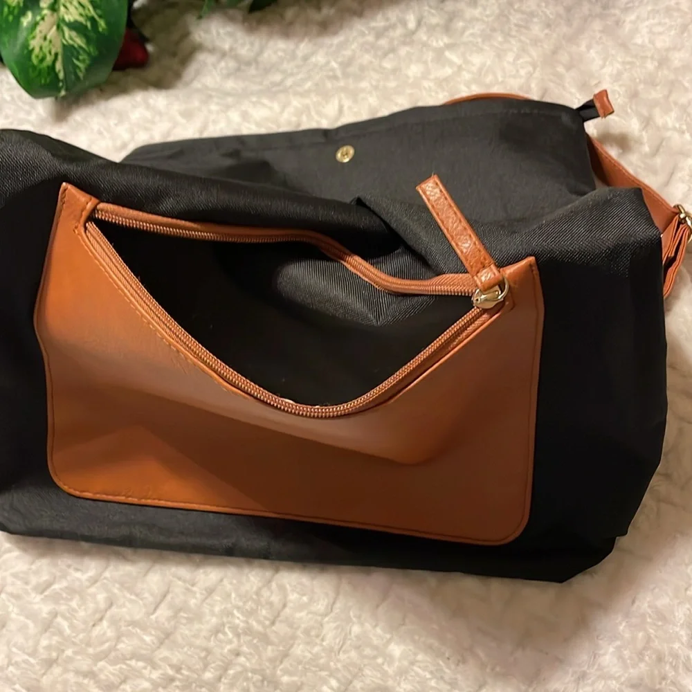 DSW BACKPACK BLACK CANVAS W BROWN VEAGAN LEATHER STRAPS AND OUTER ZIPPER POUCH 🆕